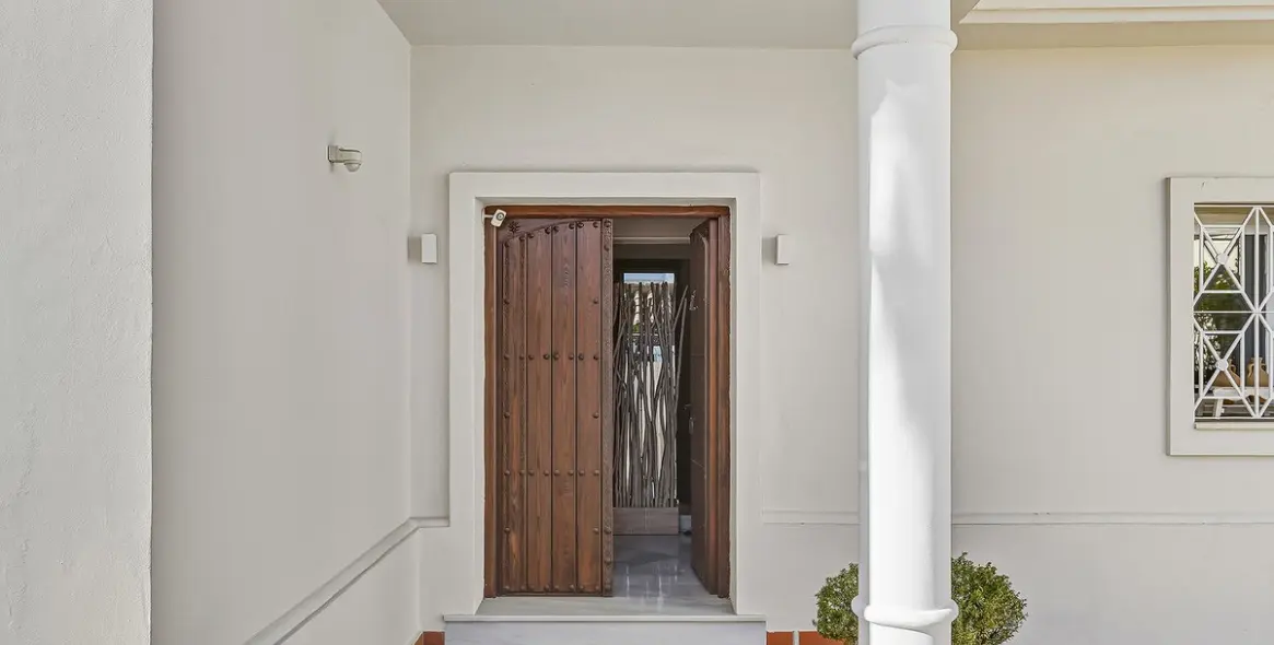 Продажа  отдельно стоящей виллы в Guadalmina Alta 26