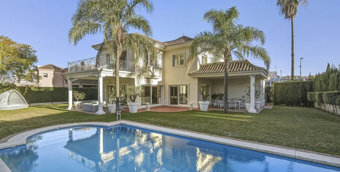 Продажа  отдельно стоящей виллы в Guadalmina Alta 30