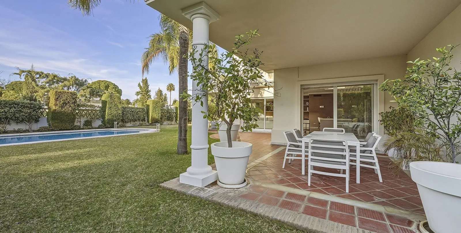 Venta de villa independiente en Guadalmina Alta 14