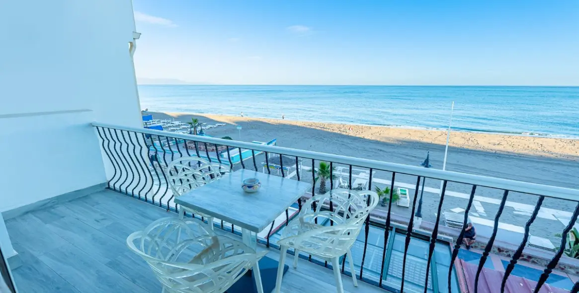 Sale of hotel in Torremolinos 1