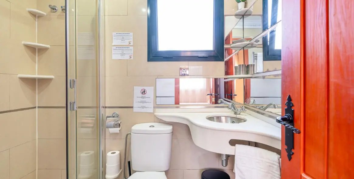 Sale of hotel in Torremolinos 4