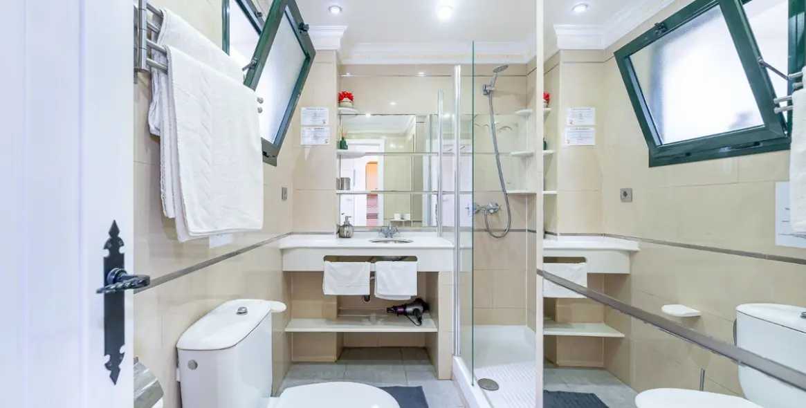 Sale of hotel in Torremolinos 11