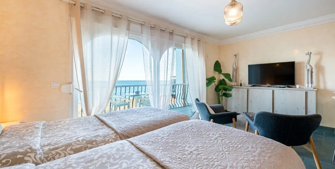 Sale of hotel in Torremolinos 19