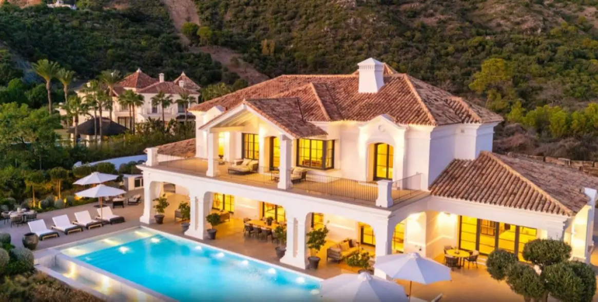 Sale of detached villa in Marbella 1