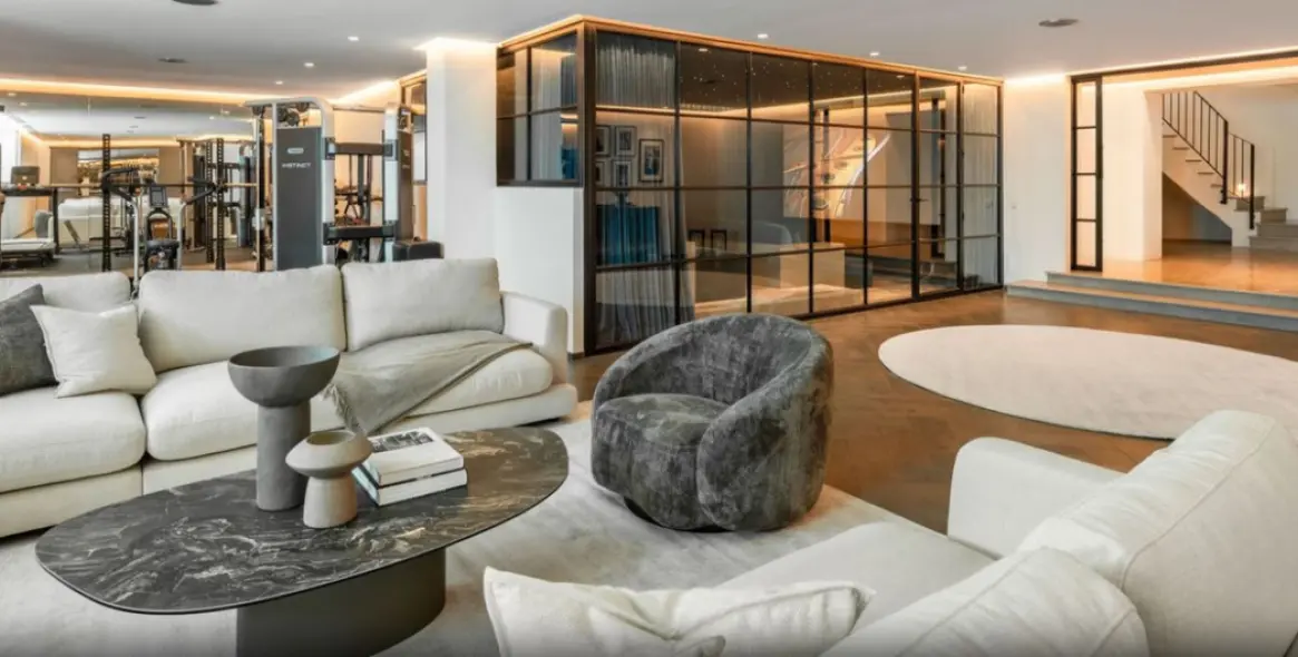 Sale of detached villa in Marbella 4