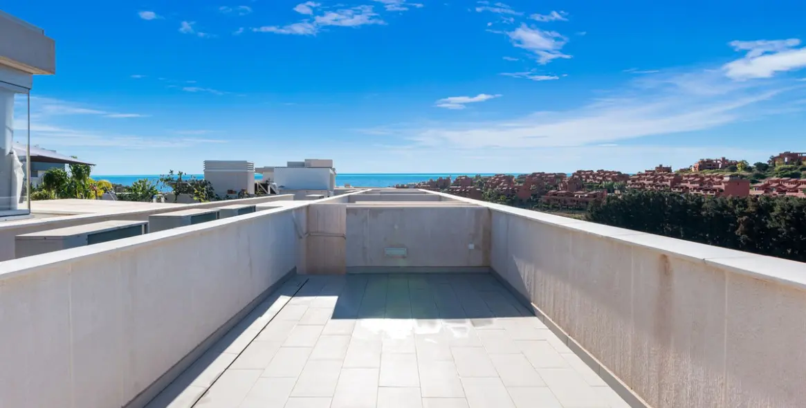 Long-term rent of penthouse duplex in Estepona 10