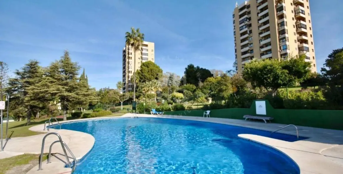 Sale of middle floor apartment in Aloha 1