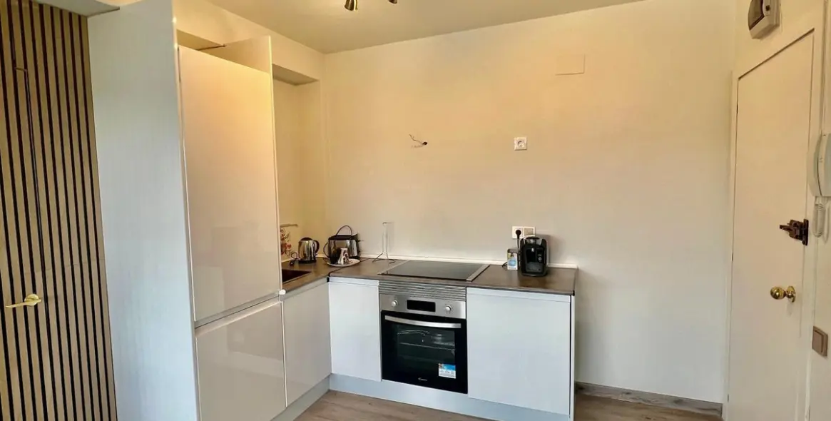 Sale of middle floor apartment in Aloha 7