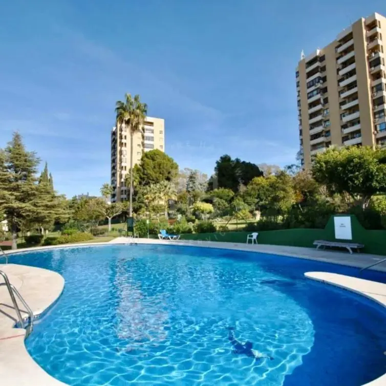 Sale of middle floor apartment in Aloha