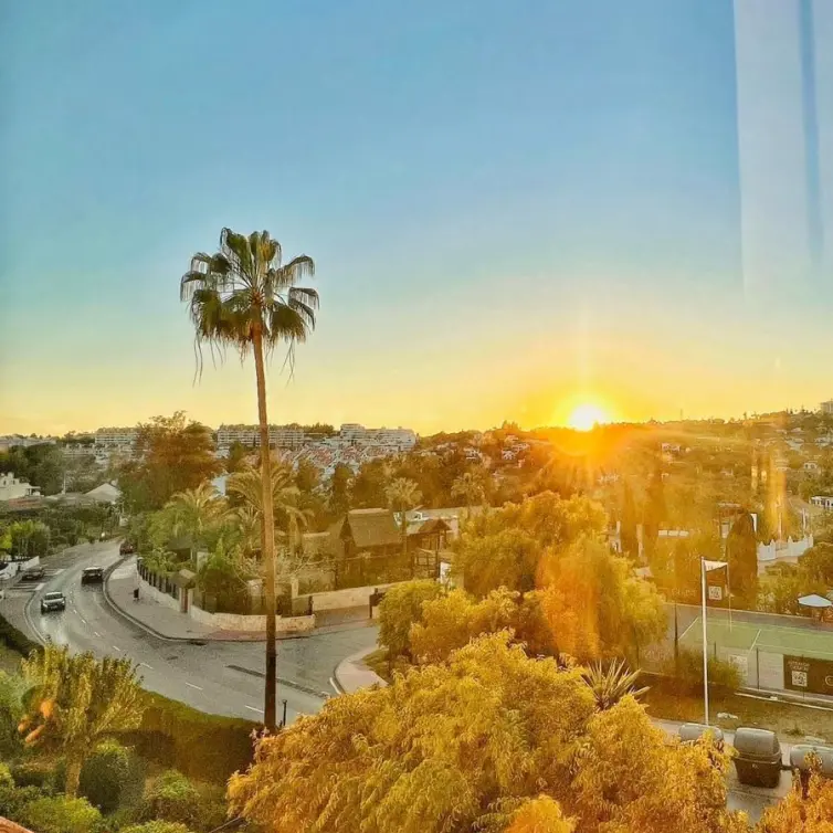 Sale of middle floor apartment in Aloha