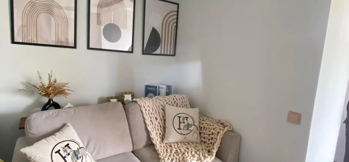 Sale of middle floor apartment in Aloha 2