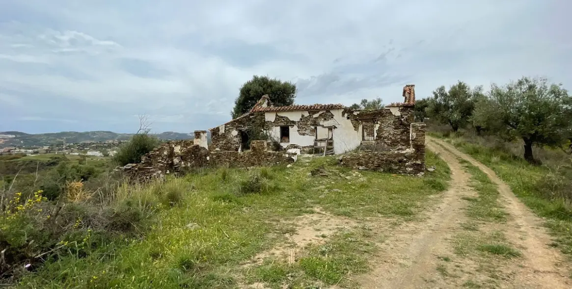 Продажа  жилого участка в La Cala 19