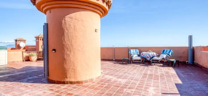 Sale of penthouse duplex in La Duquesa 1