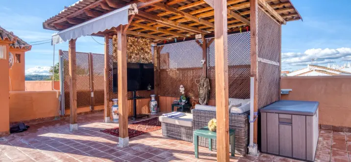 Sale of penthouse duplex in La Duquesa 2