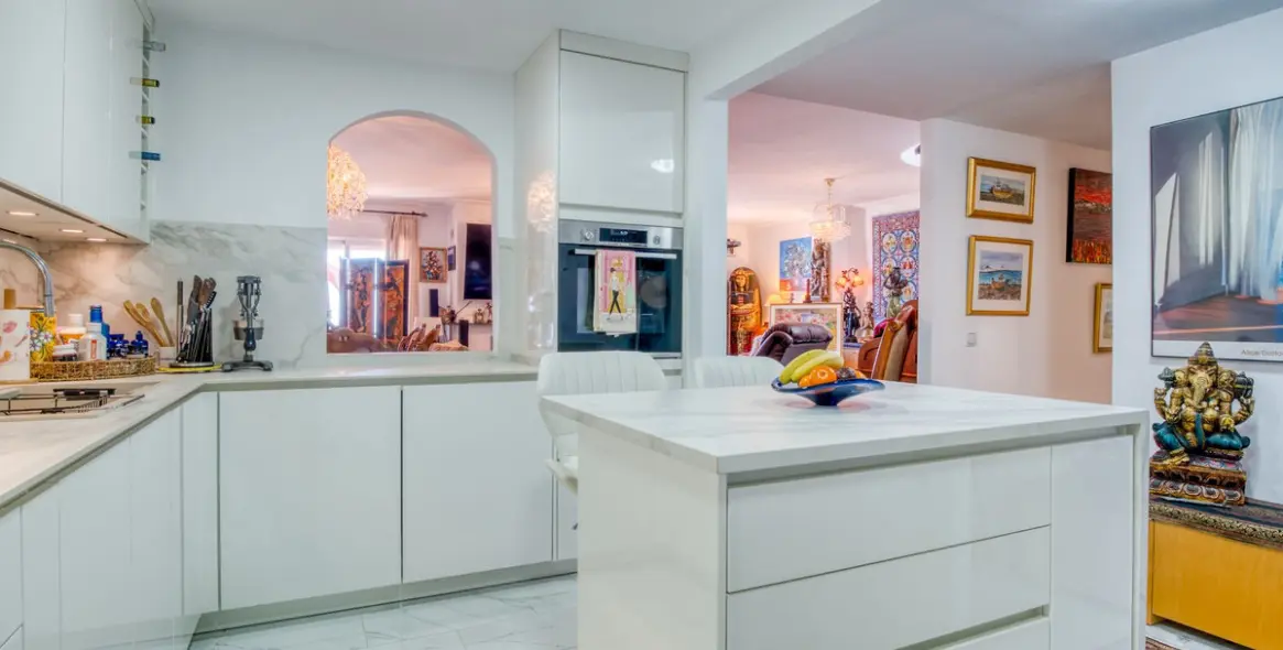 Sale of penthouse duplex in La Duquesa 4