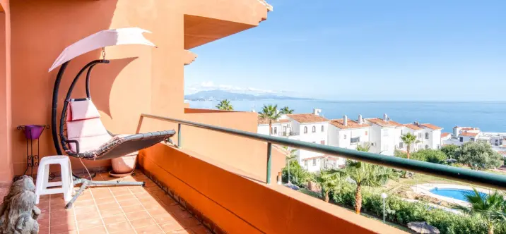 Sale of penthouse duplex in La Duquesa 4