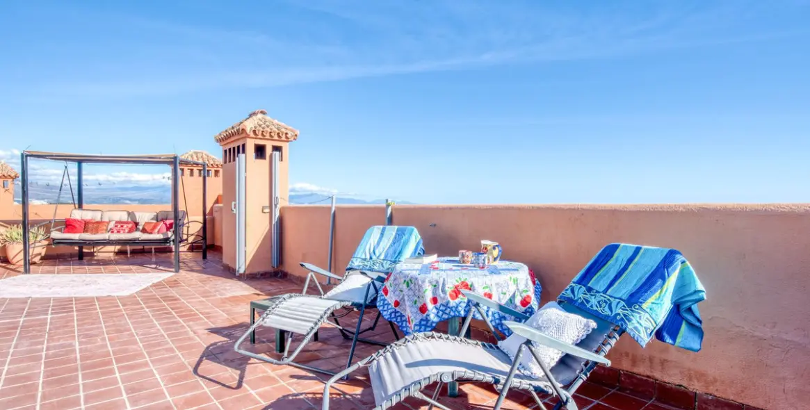 Sale of penthouse duplex in La Duquesa 6