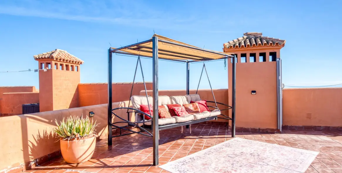 Sale of penthouse duplex in La Duquesa 8