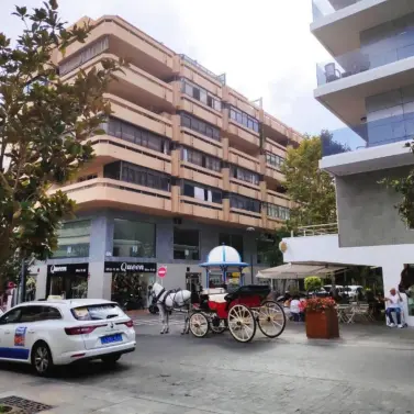 Продажа апартаментов на среднем этаже в Marbella