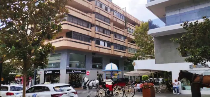 Продажа апартаментов на среднем этаже в Marbella 0