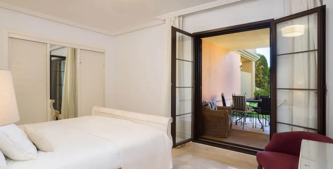 Sale of ground floor apartment in Los Arqueros 7