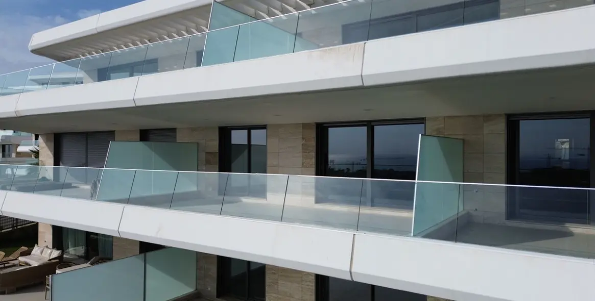 Sale of middle floor apartment in Estepona 4