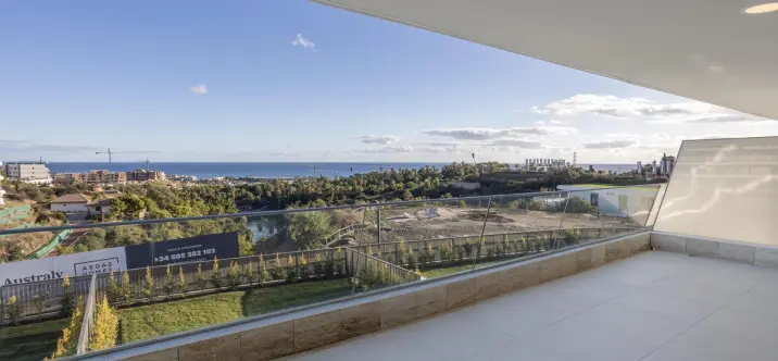 Venta de apartamento en planta media en Estepona 0