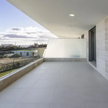 Sale of middle floor apartment in Estepona