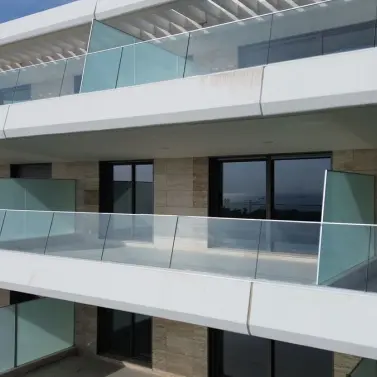 Sale of middle floor apartment in Estepona