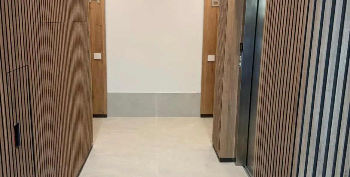 Venta de apartamento en planta media en Estepona 5