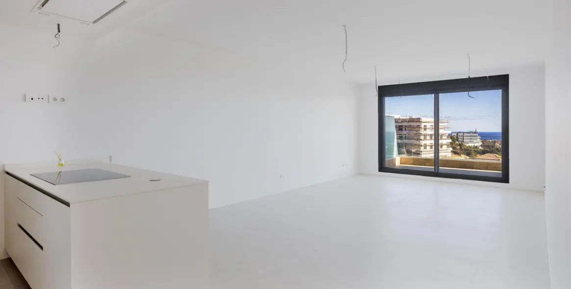 Venta de apartamento en planta media en Estepona 6