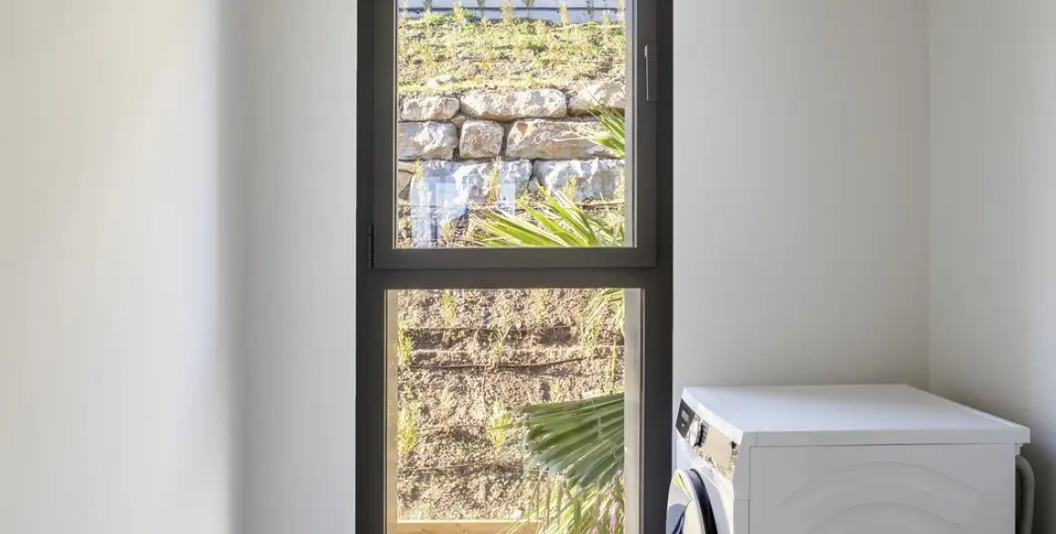 Venta de apartamento en planta media en Estepona 10