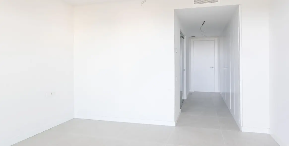 Venta de apartamento en planta media en Estepona 12