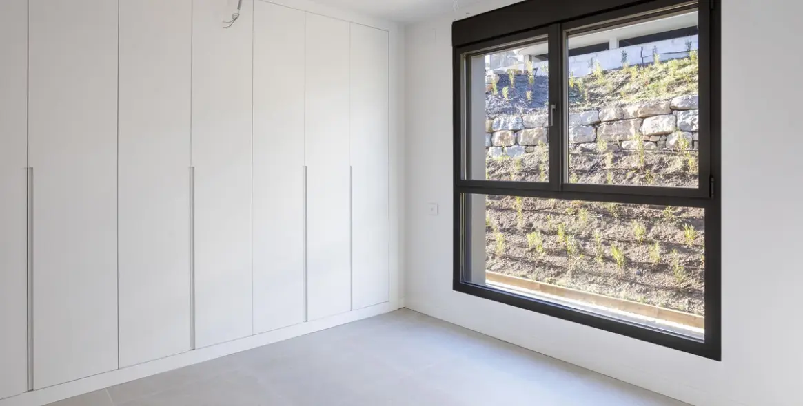 Venta de apartamento en planta media en Estepona 14