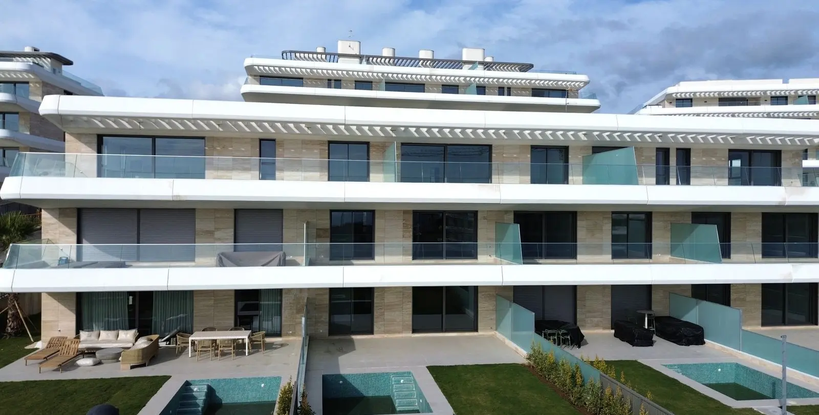 Sale of middle floor apartment in Estepona 4