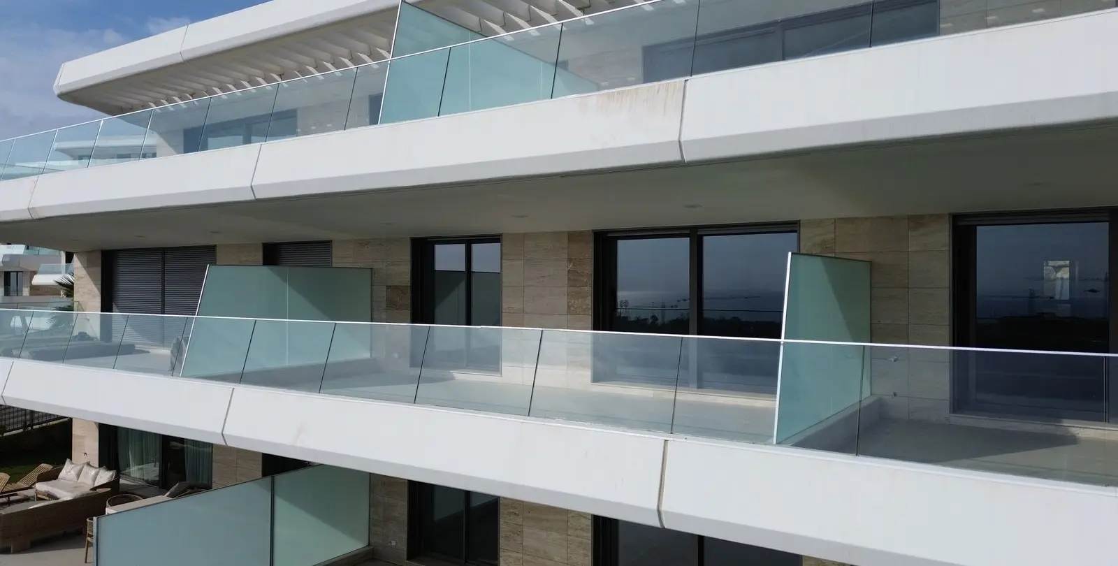 Sale of middle floor apartment in Estepona 5
