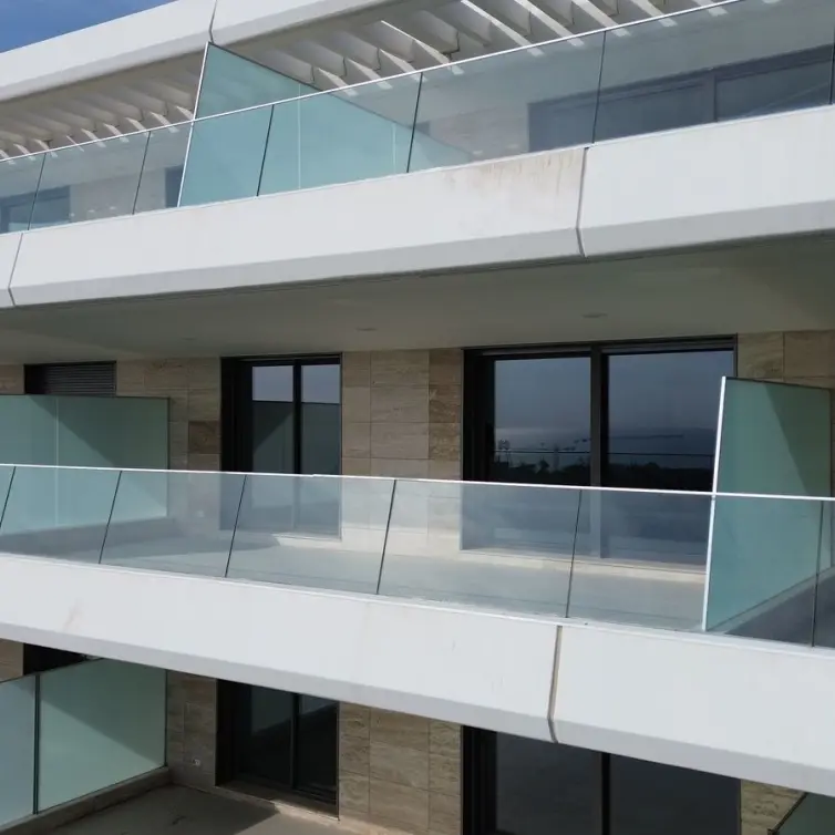 Sale of middle floor apartment in Estepona