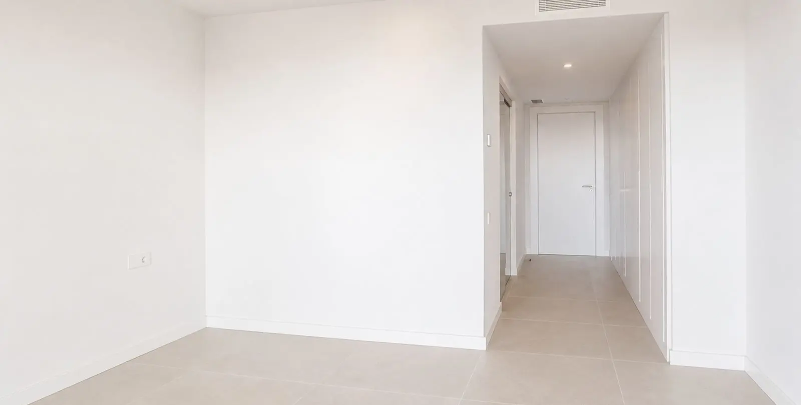 Sale of middle floor apartment in Estepona 13