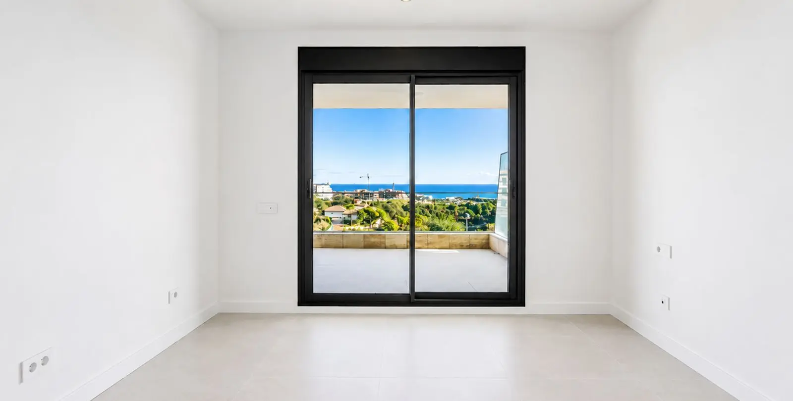 Sale of middle floor apartment in Estepona 14