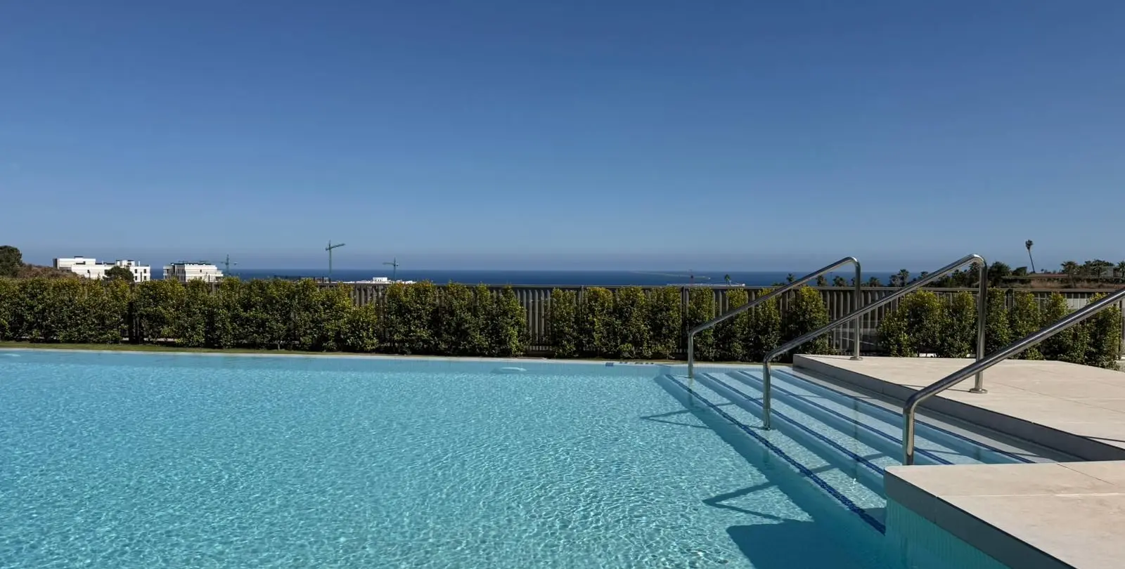 Sale of middle floor apartment in Estepona 21