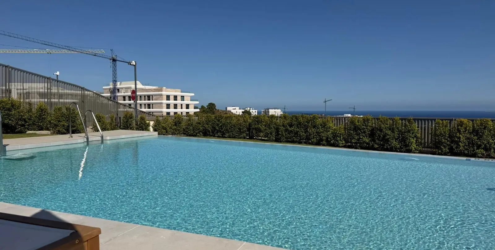 Sale of middle floor apartment in Estepona 22