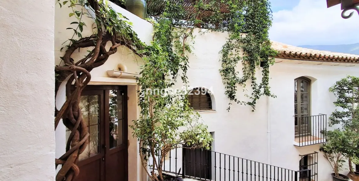 Продажа дома на две семьи в Benahavís 3