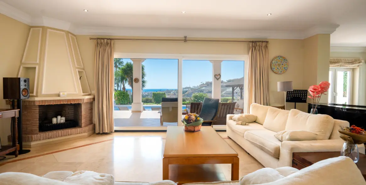 Long-term rent of detached villa in Estepona 2