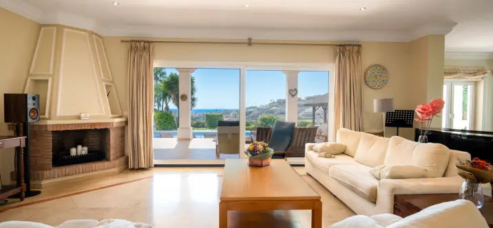 Long-term rent of detached villa in Estepona 1