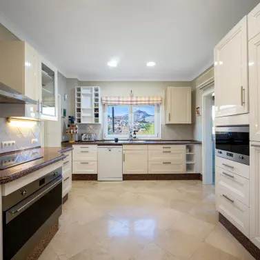 Долгосрочная аренда  отдельно стоящей виллы в Estepona