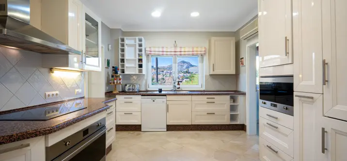 Long-term rent of detached villa in Estepona 3