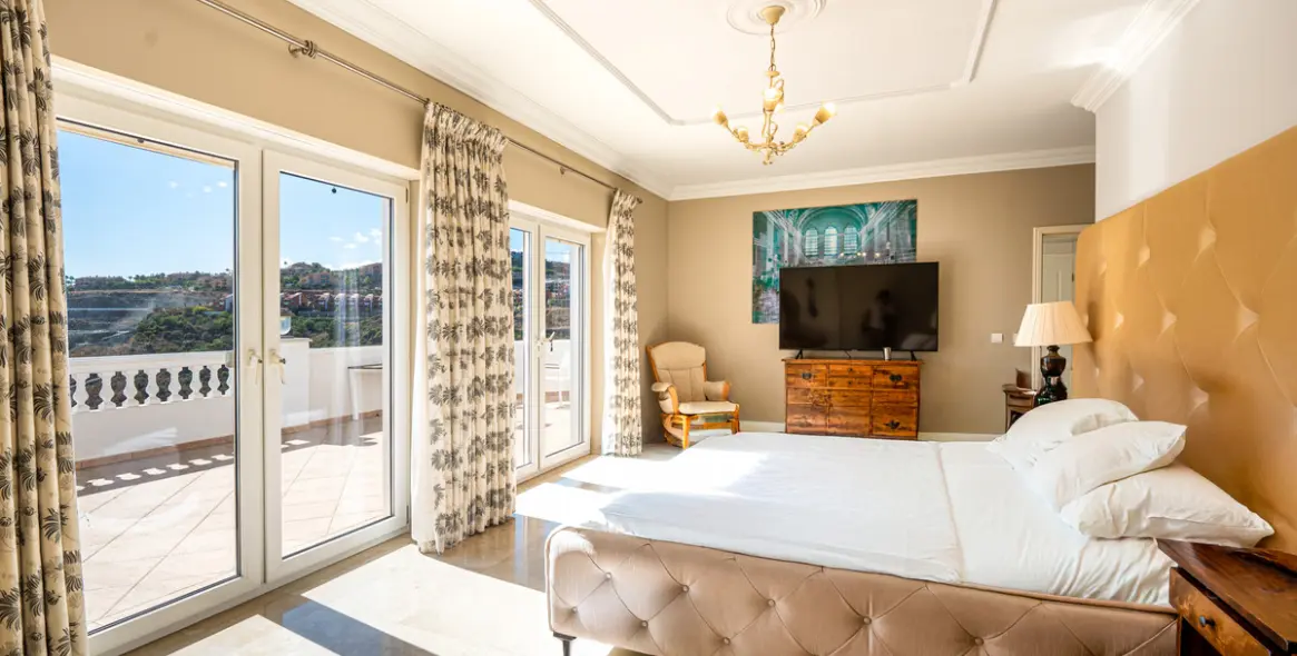 Long-term rent of detached villa in Estepona 5