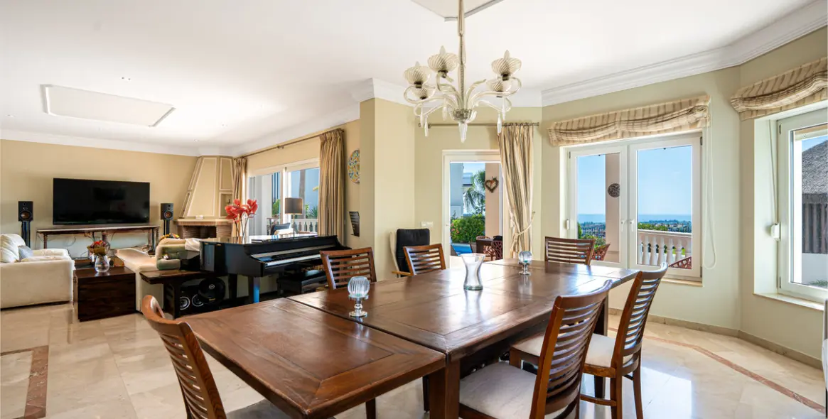 Long-term rent of detached villa in Estepona 11