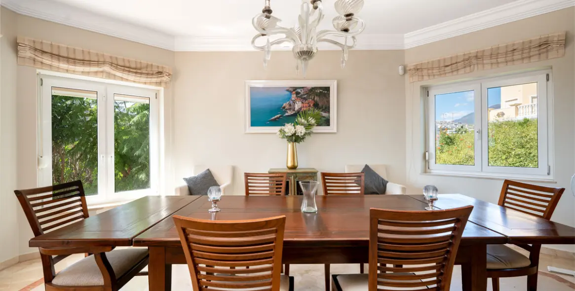 Long-term rent of detached villa in Estepona 12