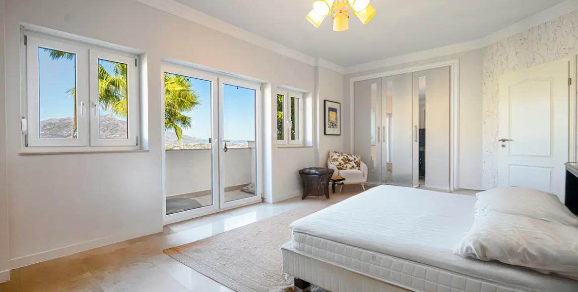 Long-term rent of detached villa in Estepona 14